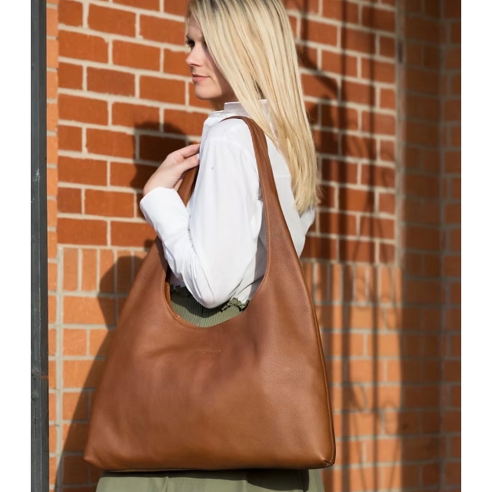 High quality leather shoulder bag